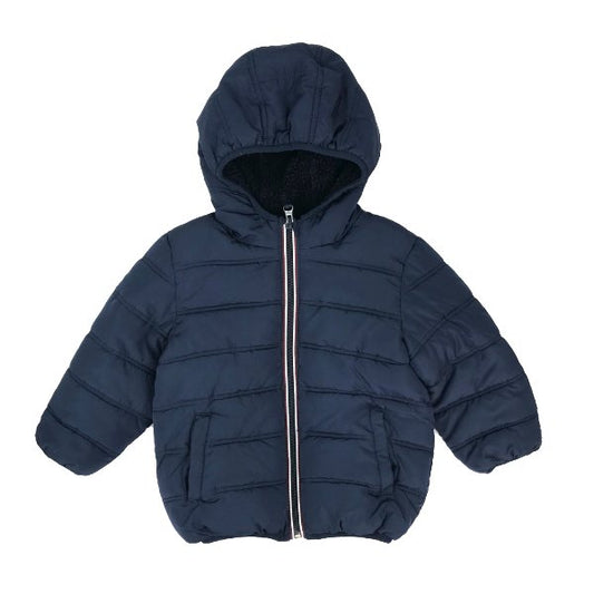 "Next" zila āra jaka ar kapuci